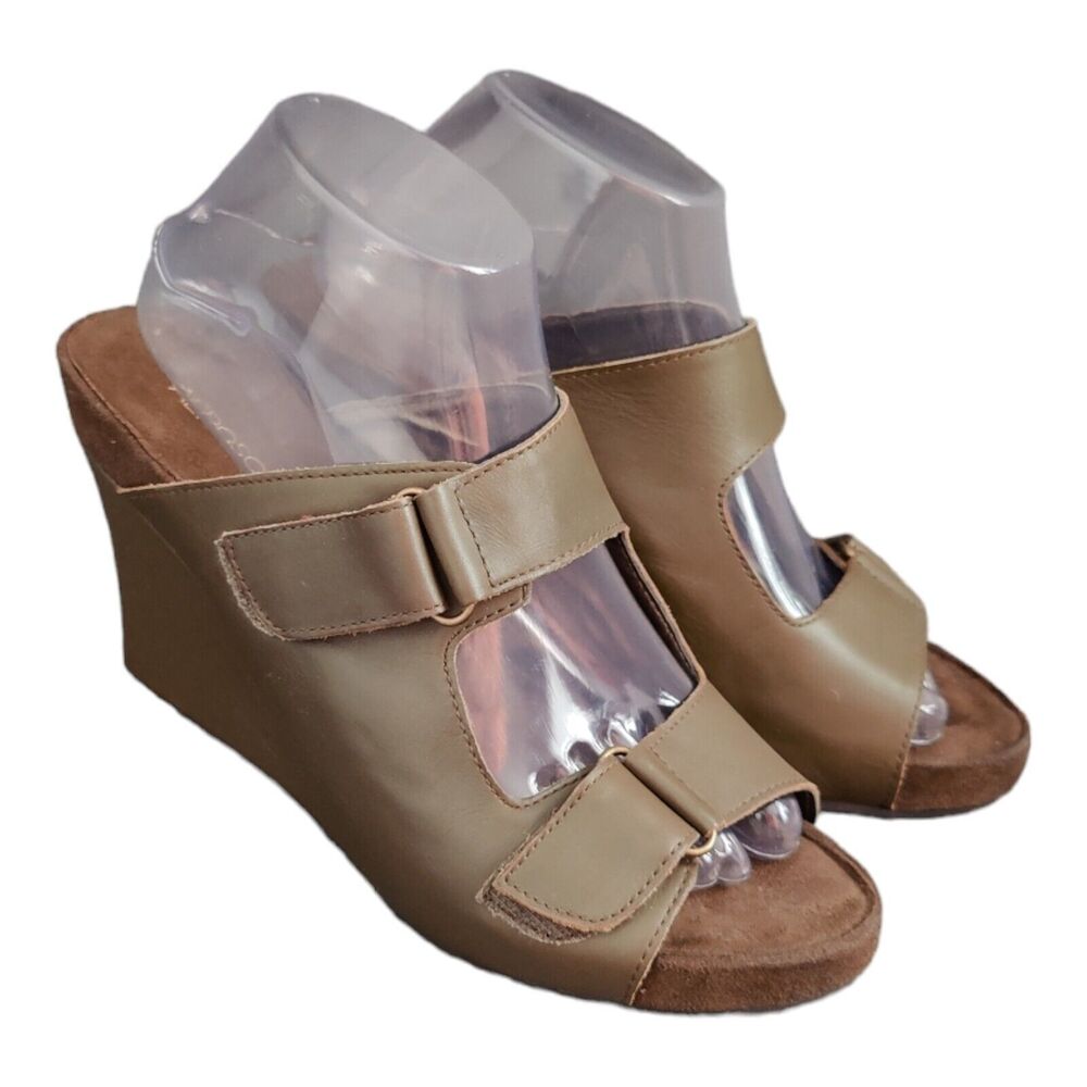 Aerosoles Women's wedge sandals Green Leather Adjustable Hook and Loop Sz 9
